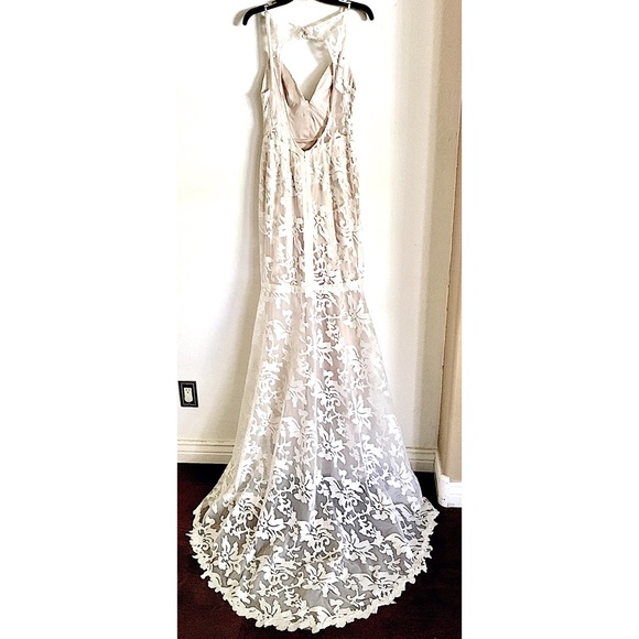 Victoria Kyriakides ARIA Floral Sequin Lace Gown 8 - Picture 4 of 7